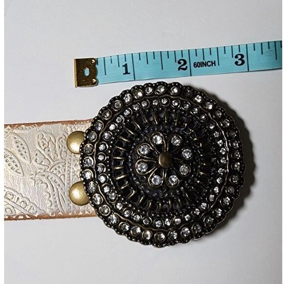 Vintage Fossil Genuine Leather Belt White Tooled Leather Rhinestone Buckle - Picture 7 of 11